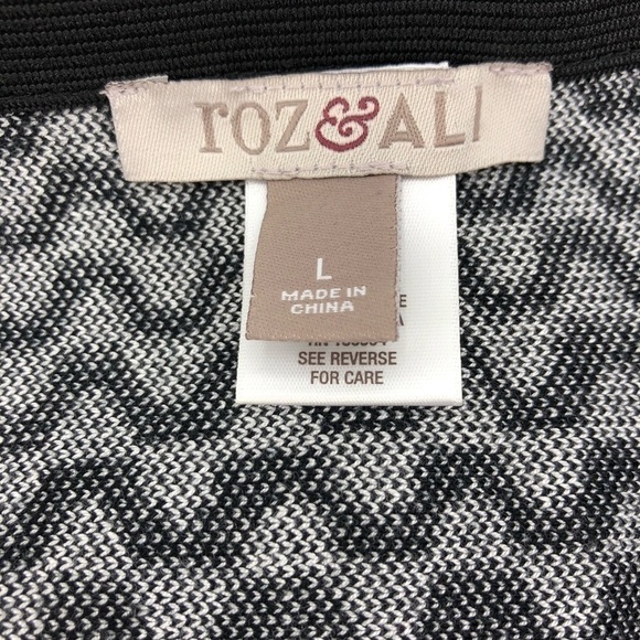 Roz & Ali Large Black White Knit Circle Skirt w/ Geometric Striped Pattern - Picture 8 of 9